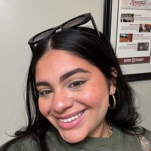 Meet your Posher, Valeria